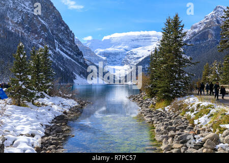 Alberta, Kanada - 7. Oktober 2018: Lake Louise mit Rocky Mountain im Banff National Park Stockfoto