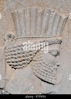 Iran, die schönen Reliefs in den Ruinen des antiken Persepolis Komplex in der Nähe der östlichen Zivilisation mit persischen Architektur Stockfoto