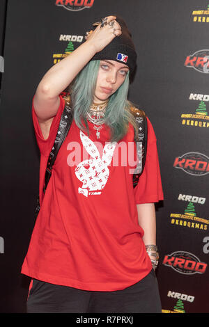 Inglewood, Kalifornien, USA. 9 Dez, 2018. BILLIE EILISH während der kroq Absolut Fast akustischen Weihnachten Konzert im Forum in Inglewood, Kalifornien Quelle: Daniel DeSlover/ZUMA Draht/Alamy leben Nachrichten Stockfoto