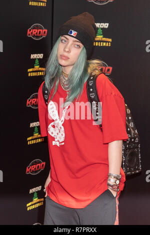 Inglewood, Kalifornien, USA. 9 Dez, 2018. BILLIE EILISH während der kroq Absolut Fast akustischen Weihnachten Konzert im Forum in Inglewood, Kalifornien Quelle: Daniel DeSlover/ZUMA Draht/Alamy leben Nachrichten Stockfoto