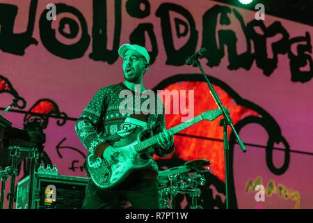 Inglewood, Kalifornien, USA. 9 Dez, 2018. MIKE SHINODA während der kroq Absolut Fast akustischen Weihnachten Konzert im Forum in Inglewood, Kalifornien Quelle: Daniel DeSlover/ZUMA Draht/Alamy leben Nachrichten Stockfoto