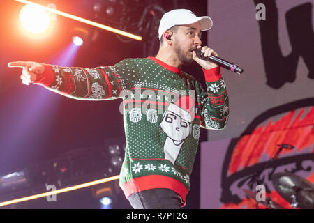 Inglewood, Kalifornien, USA. 9 Dez, 2018. MIKE SHINODA während der kroq Absolut Fast akustischen Weihnachten Konzert im Forum in Inglewood, Kalifornien Quelle: Daniel DeSlover/ZUMA Draht/Alamy leben Nachrichten Stockfoto