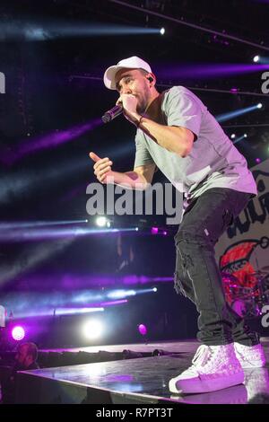 Inglewood, Kalifornien, USA. 9 Dez, 2018. MIKE SHINODA während der kroq Absolut Fast akustischen Weihnachten Konzert im Forum in Inglewood, Kalifornien Quelle: Daniel DeSlover/ZUMA Draht/Alamy leben Nachrichten Stockfoto