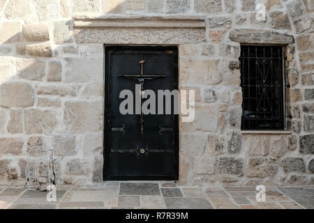 Fassouta, Israel. 10. Dezember, 2018. Das kürzlich renovierte alte Kirche in Fassouta diente der Gemeinschaft zwischen 1790 - 1907. Ein Dorf und eine Gemeinde auf den nordwestlichen Hängen des Mount Meron im nördlichen Bezirk von Israel, Fassouta liegt nur 2 Km südlich von der libanesischen Grenze. Credit: Nir Alon/Alamy leben Nachrichten Stockfoto
