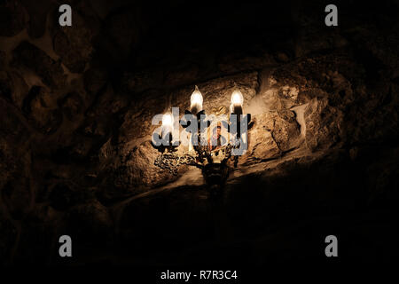 Fassouta, Israel. 10. Dezember, 2018. Das kürzlich renovierte alte Kirche in Fassouta diente der Gemeinschaft zwischen 1790 - 1907. Ein Dorf und eine Gemeinde auf den nordwestlichen Hängen des Mount Meron im nördlichen Bezirk von Israel, Fassouta liegt nur 2 Km südlich von der libanesischen Grenze. Credit: Nir Alon/Alamy leben Nachrichten Stockfoto