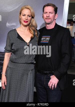 Westwood, Kalifornien, USA. 10. Dez 2018. Schauspielerin Alison Eastwood und Ehemann Bildhauer Stacy Poitras besuchen die Weltpremiere von Warner Bros. Pictures' "Maultier" am 10. Dezember 2018 im Regency Dorf Theater in Westwood, Kalifornien. Foto von Barry King/Alamy leben Nachrichten Stockfoto