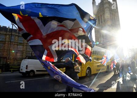 London, Großbritannien. 11. Dez 2018. Brexit Proteste, Westminster, London Quelle: Finnbarr Webster/Alamy leben Nachrichten Stockfoto