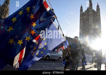 London, Großbritannien. 11. Dez 2018. Brexit Proteste, Westminster, London Quelle: Finnbarr Webster/Alamy leben Nachrichten Stockfoto