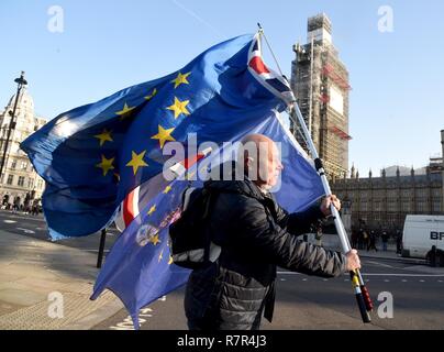 London, Großbritannien. 11. Dez 2018. Brexit Proteste, Westminster, London Quelle: Finnbarr Webster/Alamy leben Nachrichten Stockfoto