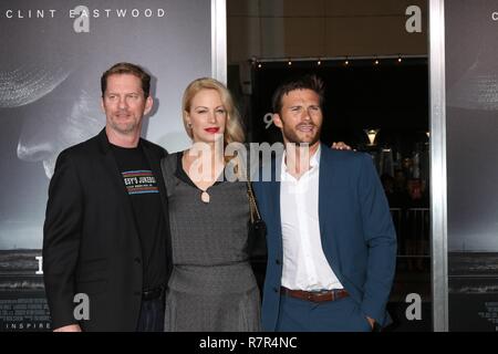 Los Angeles, CA, USA. 10 Dez, 2018. Stacy Poitras, Alison Eastwood, Scott Eastwood in der Ankunftshalle für das MAULTIER Premiere, Regency Dorf Theater - Westwood, Los Angeles, CA 10. Dezember 2018. Credit: Priscilla Grant/Everett Collection/Alamy leben Nachrichten Stockfoto