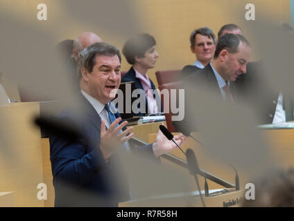 11. Dezember 2018, Bayern, München: Markus Söder (CSU), Ministerpräsident von Bayern, spricht im Bayerischen Landtag in seiner ersten Regierungserklaerung nach der Landtagswahl. Foto: Peter Kneffel/dpa Stockfoto