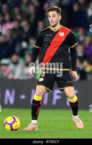 SEVILLA, 09-12-2018. Primera Division Liga. LaLiga. Estadio Benito Villamarin. Álvaro Medrán (Rayo Vallecano) während des Spiels Real Betis - Rayo Vallecano. Stockfoto