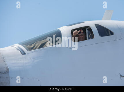 Caracas, Venezuela. 10. Dez 2018. Flugzeuge der Tupolew 160 der russischen Luftwaffe Ankommen am Flughafen Maiquetía, nördlich von Caracas, in gemeinsamen Manövern mit Streitkräfte Venezuelas zu beteiligen. Credit: Marcos Salgado/Alamy leben Nachrichten Stockfoto