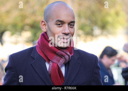 Westminster, London, UK, 11. Dez 2018. Chuka Umunna, MP für Streatham, auf College Green für Interviews in Westsminster. Credit: Imageplotter Nachrichten und Sport/Alamy leben Nachrichten Stockfoto