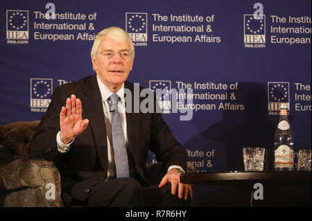 11/12/2018 John Major in Dublin. Die Rt Hon Sir John Major KG CH, ehemaliger Premierminister des Vereinigten Königreichs 1990-1997 Bei einer Grundsatzrede, das Vereinigte Königreich und Irland in eine neue Welt, anlässlich des 25. Jahrestages der Downing-Street-Erklärung. Er sprach auch über die Brexit Krise. Während seiner Rede forderte er die britische Regierung Artikel 50 mit sofortiger Wirkung zu widerrufen. Foto: Lea Farrell/RollingNews.ie Stockfoto