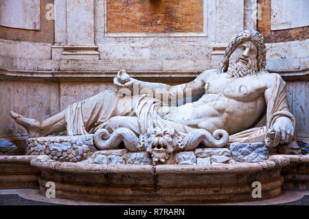 Der Brunnen von "arforio" im Innenhof des Palazzo Nuovo in Rom. Stockfoto