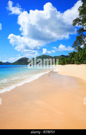 Anse Boudin Strand, Insel Praslin, Republik der Seychellen. Stockfoto