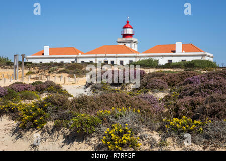 Farol do Cabo Sardao Leuchtturm an der Atlantikküste, Cavaleiro, in der Nähe von Vila Nova de Milfontes, Alentejo, Portugal, Europa Stockfoto