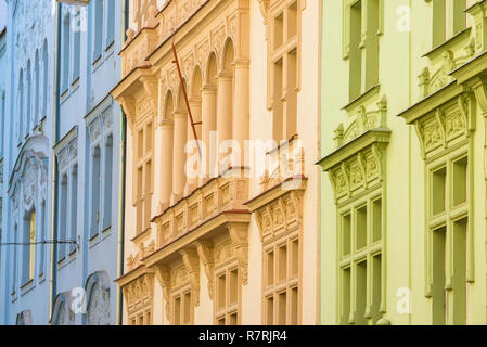 Prag, die Stadt, typisch pastellfarbenen Gebäuden in der Stare Mesto (Altstadt) Viertel von Prag, tschechische Republik. Stockfoto