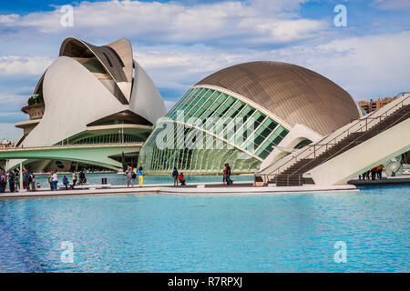 Hemisferic und Königin Sofia Kunst Palast. Stadt der Künste und Wissenschaften. Architekten Santiago Calatrava. Valencia. Comunidad Valencia. Spanien. Europa Stockfoto