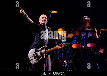 Billy Corgan und Jimmy Chamberlin der amerikanischen Band The Smashing Pumpkins live auf der Bühne in Bologna durchführen für ihre Reunion Tour 2018 Stockfoto