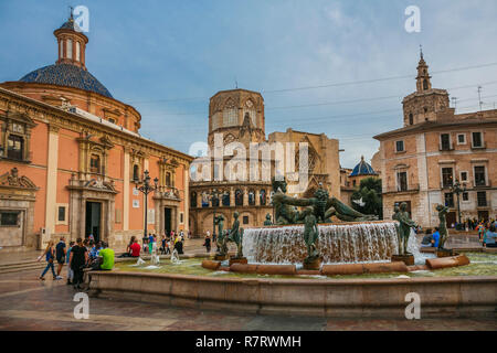 Turia Brunnen, Virgen de los Desamparados Basilika Santa Maria de Valencia Kathedrale. Jungfrau Square. Valencia, Comunidad Valenciana. Spanien. Stockfoto