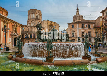 Turia Brunnen, Virgen de los Desamparados Basilika Santa Maria de Valencia Kathedrale. Jungfrau Square. Valencia, Comunidad Valenciana. Spanien. Stockfoto