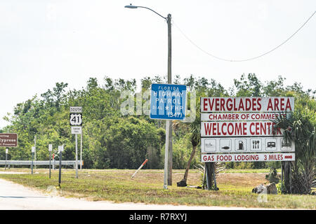 Neapel, USA - 30. April 2018: Für die Everglades National Park Center und Handelskammer in Florida Street Straße Autobahn Willkommen Anmelden Stockfoto