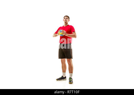 Die kaukasischen jungen männlichen Handball Spieler im Studio auf weißem Hintergrund Stockfoto