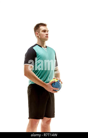 Die kaukasischen jungen männlichen Handball Spieler im Studio auf weißem Hintergrund Stockfoto