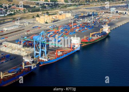 Frankreich, Bouches-du-Rhone, Marseille, Grand Port Maritime, 16. Arrondissement, Saint Henri Bezirk, Container Terminal (Luftbild) Stockfoto