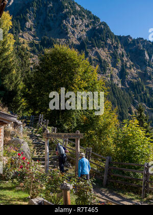 Wanderer, Leiter Alm, Algund bei Meran, Region Süd Tyrol-Bolzano, Italien, Europa Stockfoto