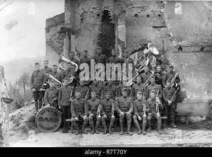 Ein Krieg Foto der 166 Infanterie Regiment Band in Frankreich genommen. 6. April erinnert an das 100-jährige Jubiläum der US-Eintritt in den Zweiten Weltkrieg. Stockfoto