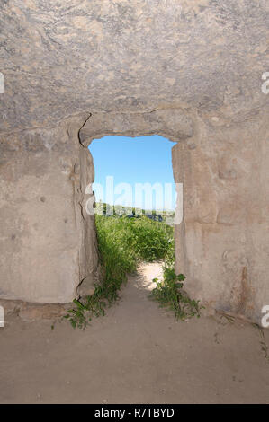 Außerhalb suchen durch Eingang der Höhle, Höhle, in der Nähe der Stadt Chufut-Kale Bachtschyssaraj, Krim, Ukraine Stockfoto