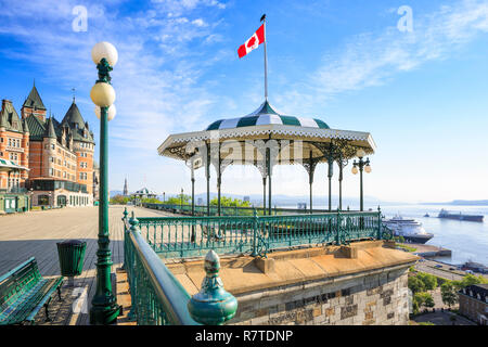 Quebec City, Kanada. Am frühen Morgen geschossen von Terrasse Dufferin mit dem Hotel Chateau Frontenac im Hintergrund auf der linken Seite. Es sind keine Personen vorhanden. Stockfoto