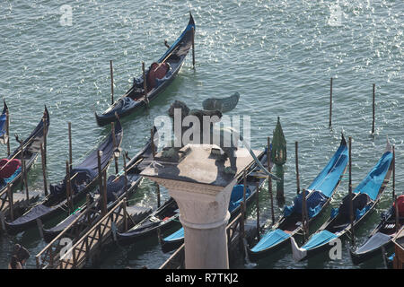 Gondeln im Anschluss an der Leine. Stockfoto