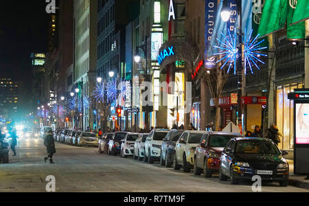 Montreal, Kanada, 10. Dezember, 2018. St-Catherine Street in einer kalten Winternacht. Credit: Mario Beauregard/Alamy leben Nachrichten Stockfoto
