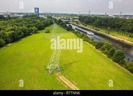 Tanzen Hochspannung Sendemast, Zauberlehrling, Kunst Arbeiten der Berliner Künstlerin Gruppe Inges Idee Stockfoto