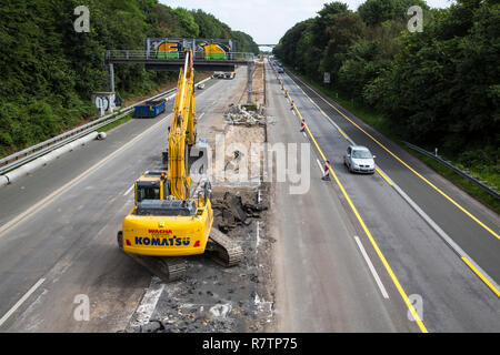 Bagger, Autobahn Baustelle auf der Autobahn A52, Ratingen, Nordrhein-Westfalen, Deutschland Stockfoto