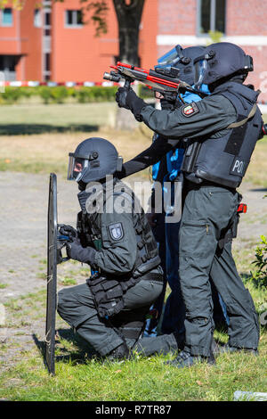 Spezialeinsatzkommandos, SEK, die spezielle Response Unit der Deutschen Polizeien, mit Waffen nicht in der Lage, Stockfoto