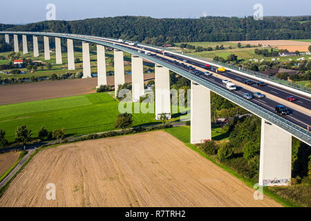 Ruhrtalbruecke, Brücke der Autobahn A52, Mülheim an der Ruhr, Nordrhein-Westfalen, Deutschland Stockfoto