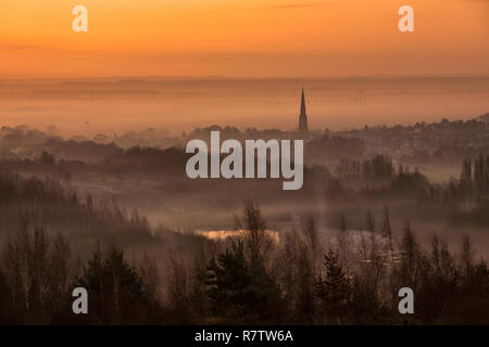 Misty Sonnenaufgang Morgen über dem Tal von gedling Gedling Country Park in Nottingham, Nottinghamshire England Großbritannien Stockfoto