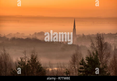 Misty Sonnenaufgang Morgen über dem Tal von gedling Gedling Country Park in Nottingham, Nottinghamshire England Großbritannien Stockfoto