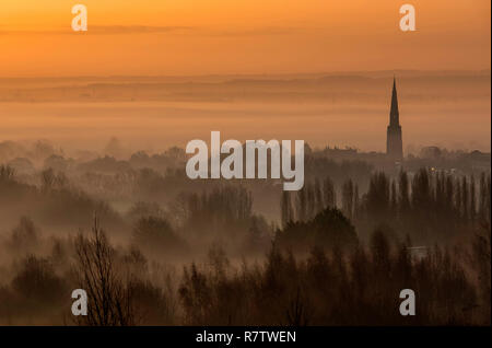 Misty Sonnenaufgang Morgen über dem Tal von gedling Gedling Country Park in Nottingham, Nottinghamshire England Großbritannien Stockfoto