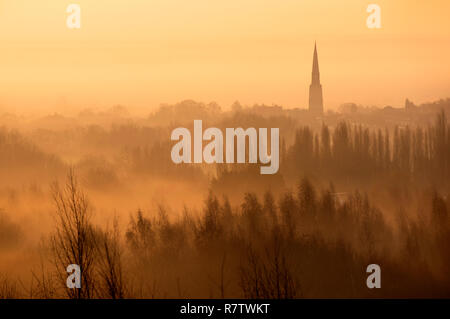 Misty Sonnenaufgang Morgen über dem Tal von gedling Gedling Country Park in Nottingham, Nottinghamshire England Großbritannien Stockfoto