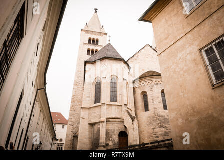 George's Basilika ist das älteste Gebäude in der Prager Burg, Prag, Tschechische Republik. Stockfoto