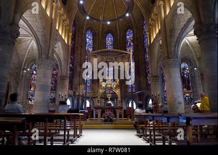 Spanien, Baskenland, Navarra Roncesvalles, die auf El Camino de Santiago (Jakobsweg), Royal Stiftskirche von Roncesvalles, Kirche Santa María la Real Chor, Jungfrau und Kind Statue des vierzehnten Jahrhunderts in Holz und versilbert mit Ausnahme der Hände und Gesichter stoppen Stockfoto