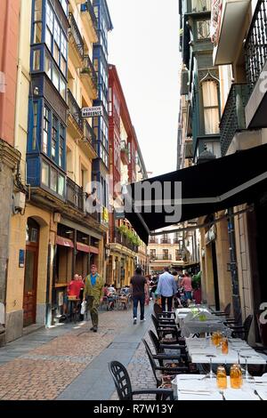 Spanien, Baskenland, Provinz Biscaya Bilbao Casco Viejo (Altstadt), Restaurant auf der Straße Jardines Kalea Stockfoto