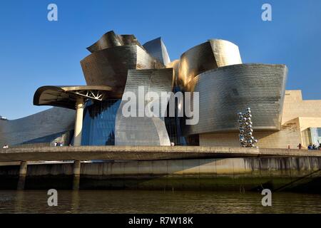 Spanien, Baskenland, Provinz Biscaya, Bilbao, das Guggenheim Museum von Frank Gehry entworfenen Stockfoto