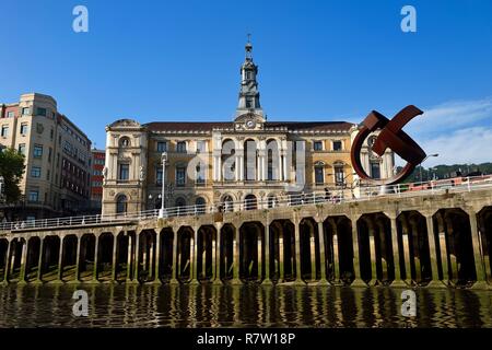 Spanien, Baskenland, Provinz Biscaya, Bilbao, das Rathaus in der Nähe des Ria de Bilbao Stockfoto